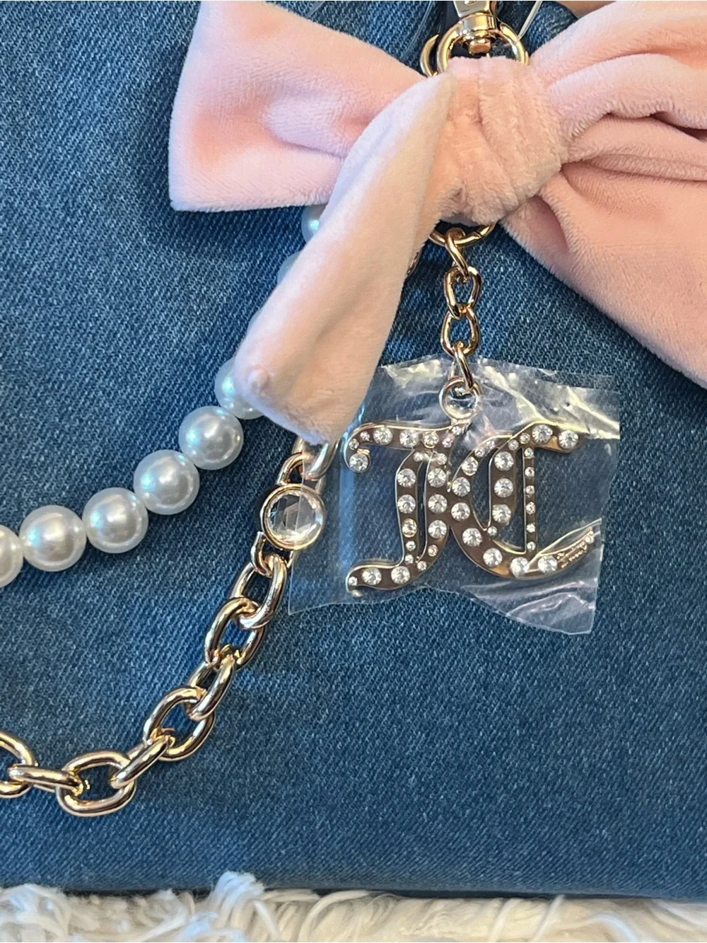 Juicy Couture denim kisslock bag with pink velvet bow & pearl chain charm. NWT - Picture 10 of 11